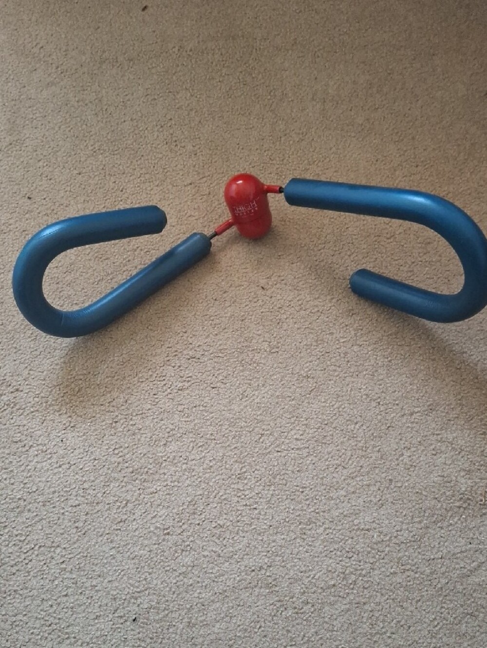The Original Suzanne Somer's Thigh Master Exercise Device - Picture 2 of 3